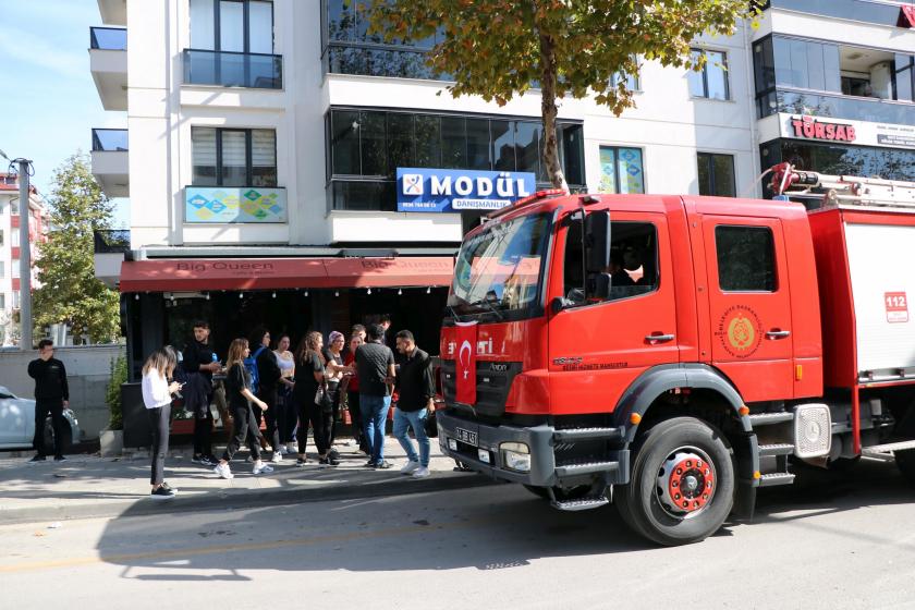 Kafede çalışan öğrenci yaralandı