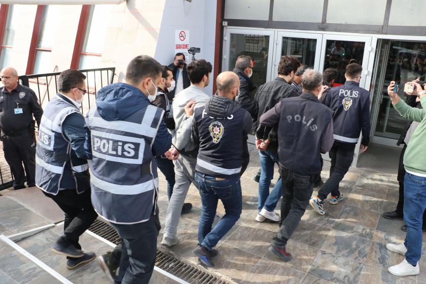 Eskişehir'de yurt protestosunda gözaltına alınan öğrenciler