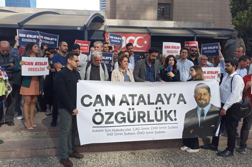 İzmir Adliyesi önünde yapılan Can Atalay açıklaması