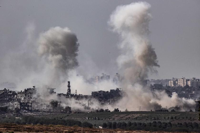 Gazze'ye düzenlenen saldırılar, İsrail'in Sderot kentinden görüntülendi.