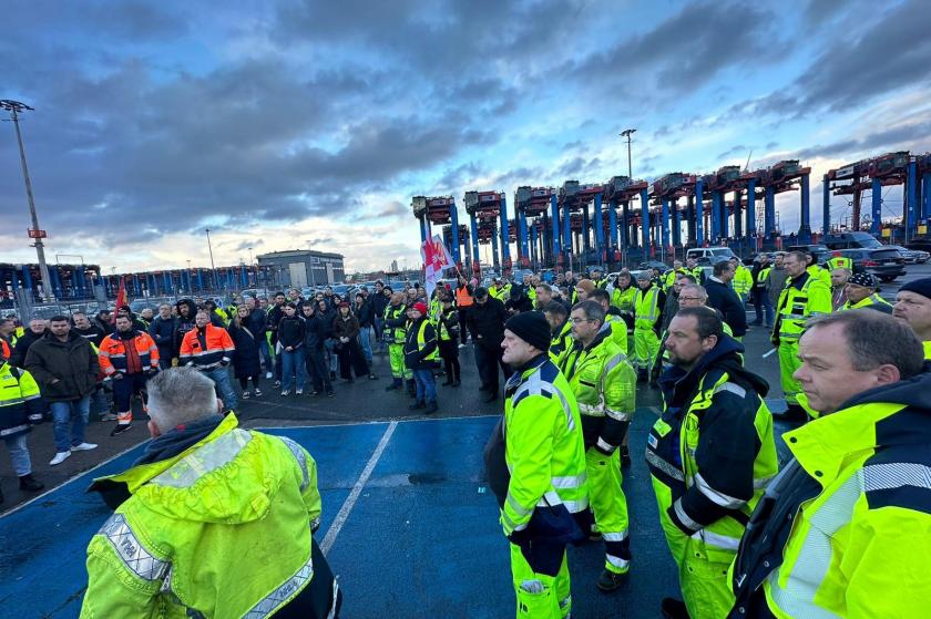 Hamburg'da işçiler grevde