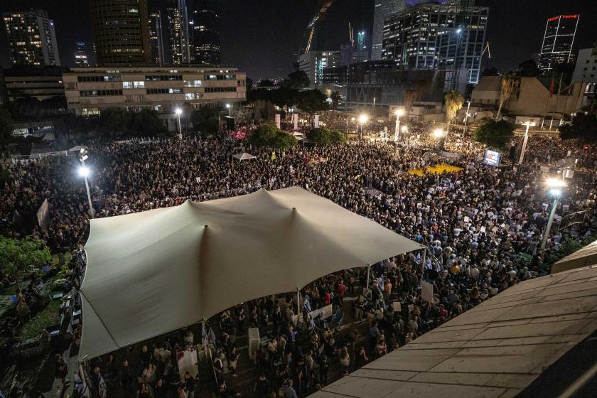 Gazze Şeridi'ndeki İsrailli esirlerin aileleri, Tel Aviv'de gösteri düzenledi.