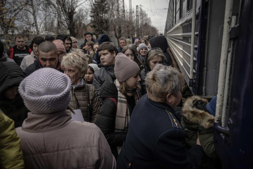 Çatışmaların devam ettiği Donetsk bölgesinde sivillerin tahliyesi sürüyor