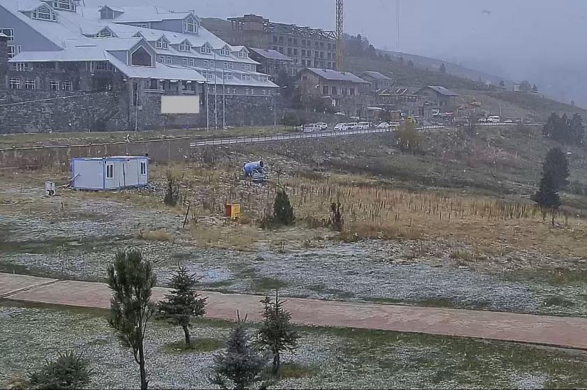 Uludağ'a mevsimin ilk karı yağdı