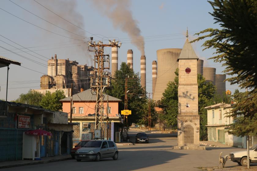 Afşin-Elbistan Ovası'ndaki termik santrallerden biri.