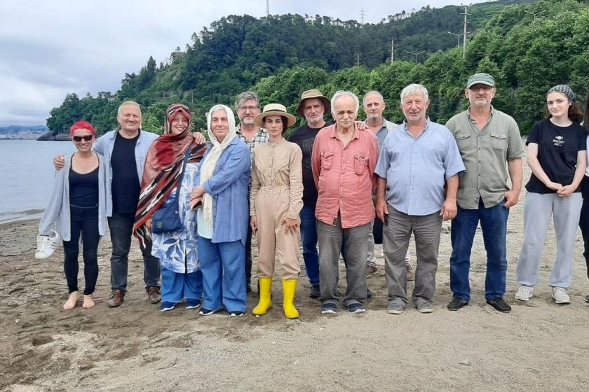 Planlanan tesis projesine karşı çıkan Gökçe Erhan ve yöre halkı.