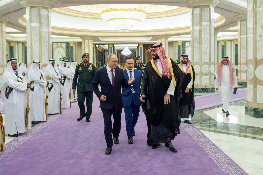 Rusya Devlet Başkanı Vladimir Putin, Riyad'da Suudi Arabistan Veliaht Prensi Muhammed Bin Selman tarafından Yemame Sarayı'nda karşılandı