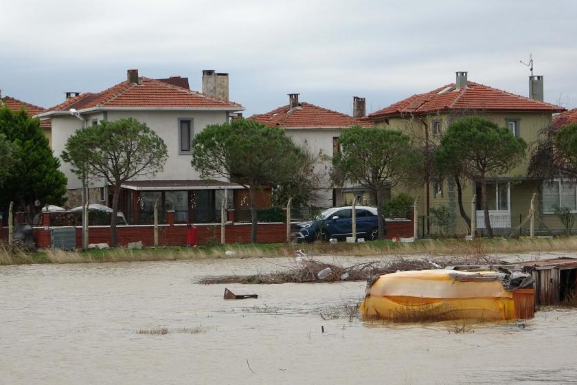 Çanakkale'de çekilmeyen sular yollarda