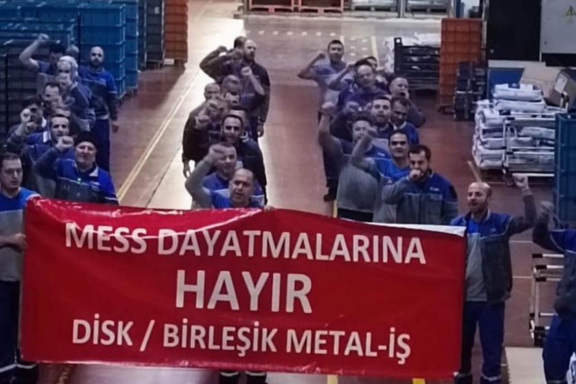 İşçiler fabrika içinde yürüyüş yaptı