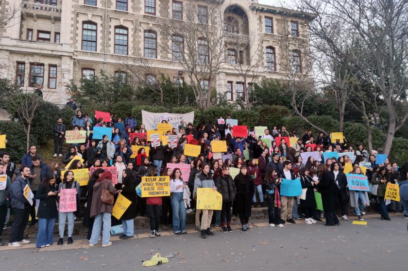 Boğaziçi Üniversitesi öğrencilerinin rektörlüğün kararına karşı düzenlediği eylemden fotoğraf.