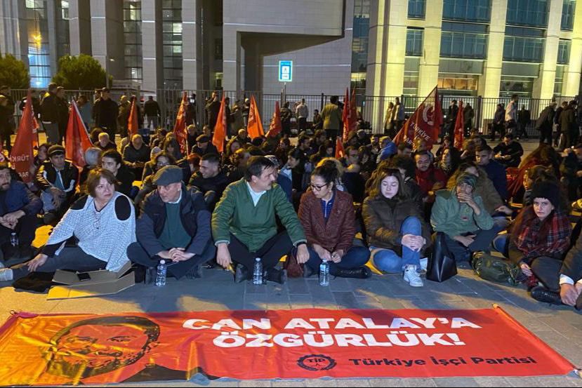 TİP, Çağlayan'da "Can Atalay'a derhal özgürlük" talebiyle oturma eylemi başlattı