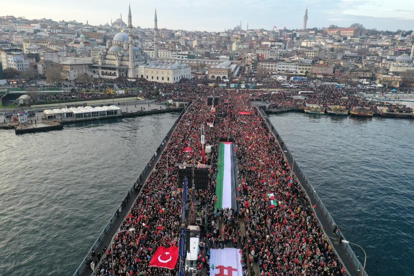 Galata Köprüsündeki kalabalık