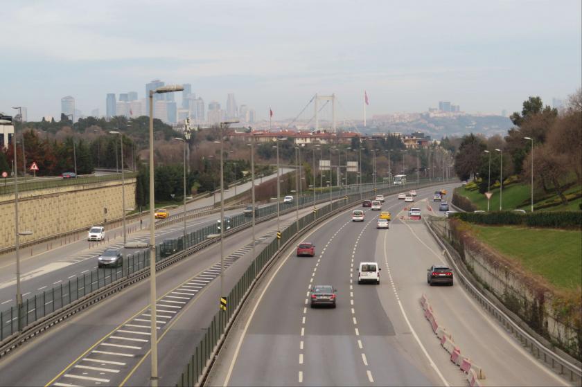 Yılın ilk gününde boş kalan yollar