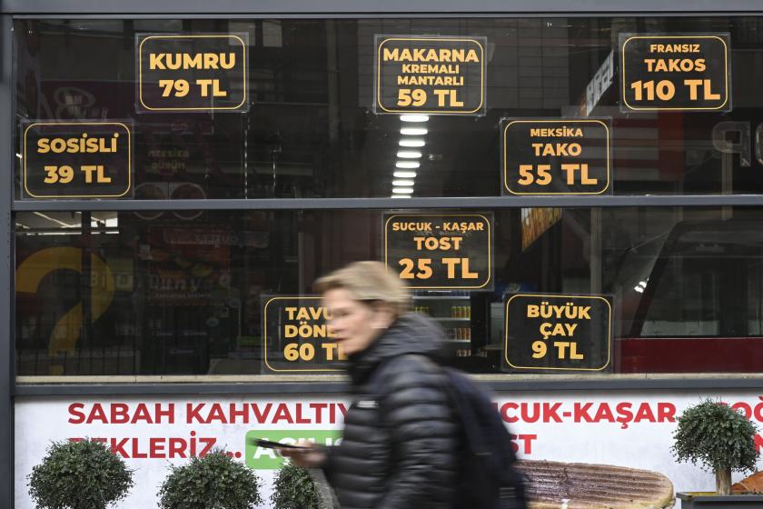 Lokanta ve kafelerde fiyat listelerinin giriş kapısı önünde yer alması uygulaması 