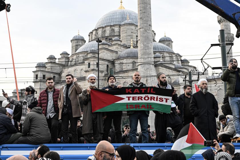 İsrail'e lanet yürüyüşüne katılanlar