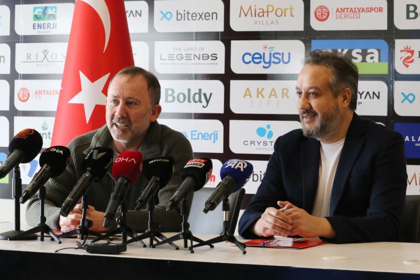 Antalyaspor ile anlaşma imzalayan Sergen Yalçın