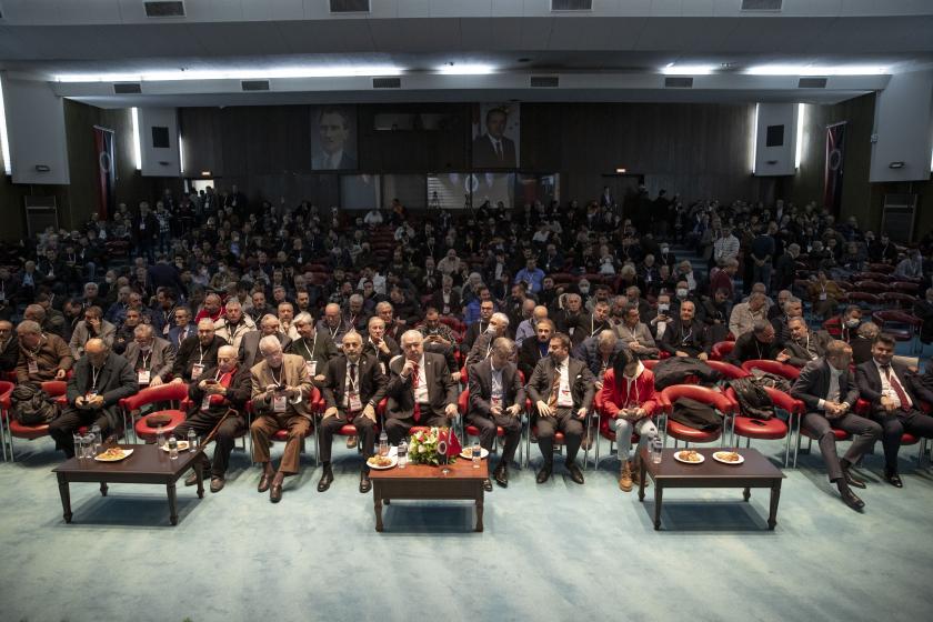 Gençlerbirliği Olağanüstü Genel Kurul seçimi toplantısında konferans salonunda oturanlar