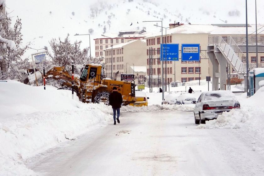 Van ve Bitlis'te etkili kar yağışı