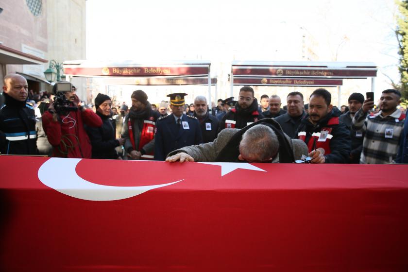 Irak'ın kuzeyindeki çatışmada hayatını kaybeden Sözleşmeli Er Muhammed Tunahan Evcin'in cenazesi, Eskişehir'in Alpu ilçesinde toprağa verildi.