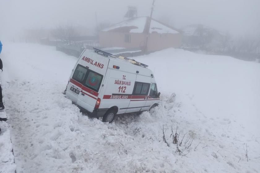 Şarampole düşen ambulans