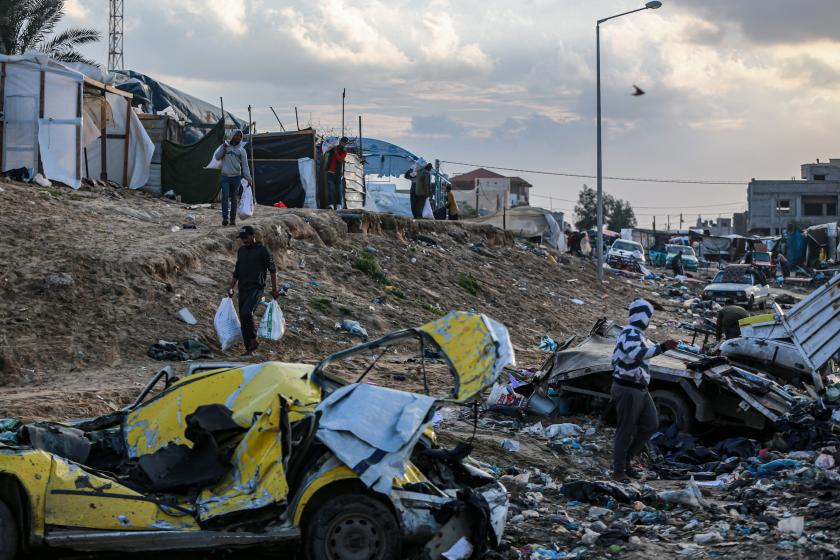 İsrail'in bombaladığı UNRWA'ya ait merkezdeki enkaz