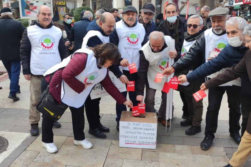 Denizli'de emekliler iktidara kırmızı kart gösterdi: Artık yeter