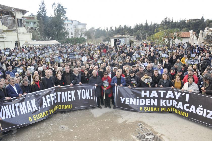 Hatay'da deprem yürüyüşleri: Dayanışmamızın gücüyle bu kenti yeniden kuracağız