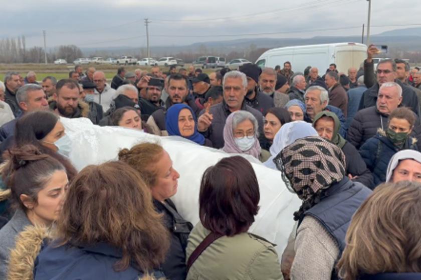 Burcu Demir'in cenazesi kadınların omuzunda 