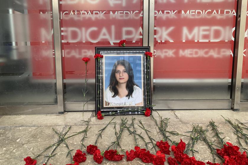 Sağlık ve Sosyal Hizmet Emekçileri Sendikası Elazığ Şubesi üyesi kadınlar Elâzığ’da Uzman Çavuş Murat Çoşansel tarafından öldürülen Burcu Demir için açıklama yaptı