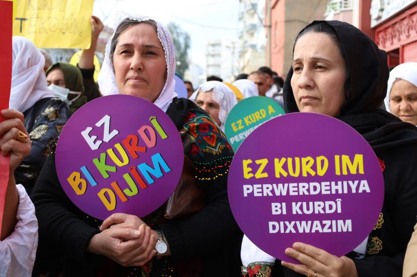 "Ana dili toplumların, kimliklerinin ve kültürlerinin en önemli aktarıcısıdır"