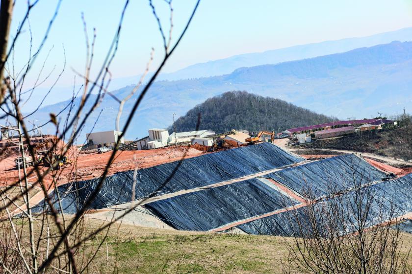 Ordu Fatsa'da kapatılmasına rağmen makinelerin çalıştığı inşaat alanı