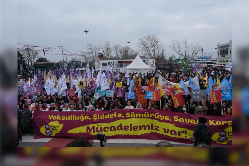 Kadıköy'de bir araya gelen binlerce kadın taleplerini haykırdı