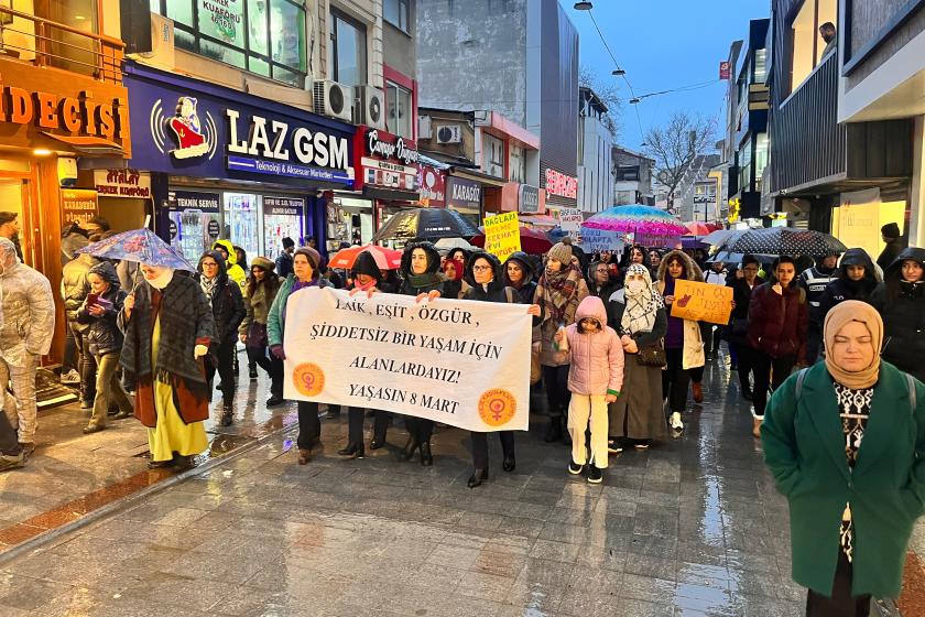 Gebze'de kadınlar 8 Mart'ta alanlardaydı: Laik, eşit, özgür, şiddetsiz bir yaşam…