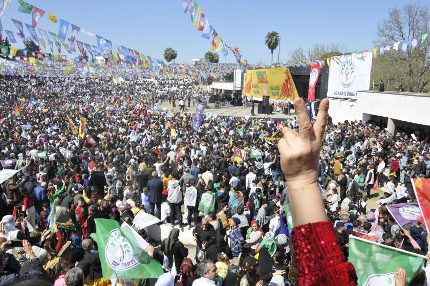 Adana Newroz'unda binler