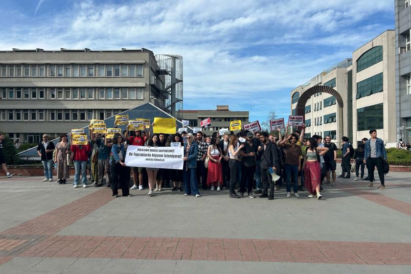 Boğaziçi üniversitesi kampüsünde öğrenciler açıklama yaptı