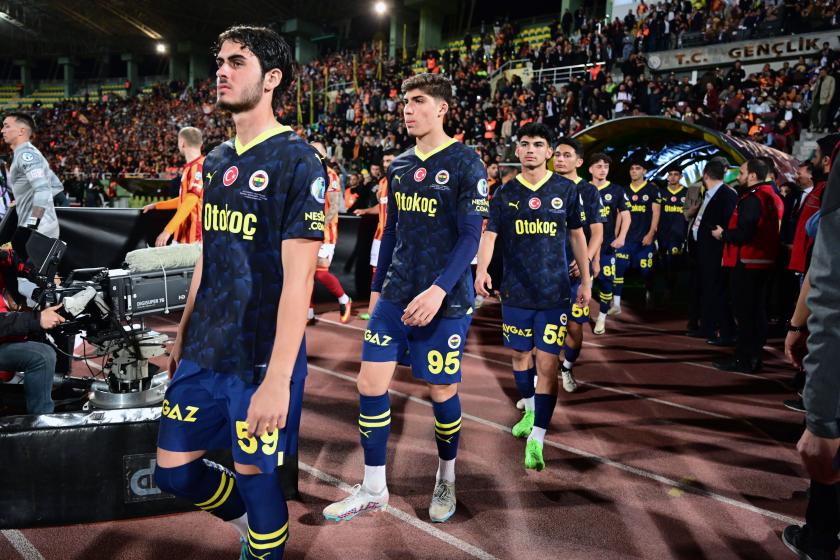 Fenerbahçeli futbolcular sahaya çıkıyor