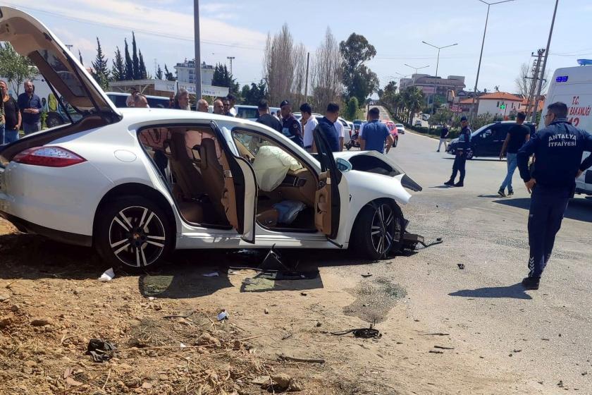 Kaza sonrası aracın görüntüsü.