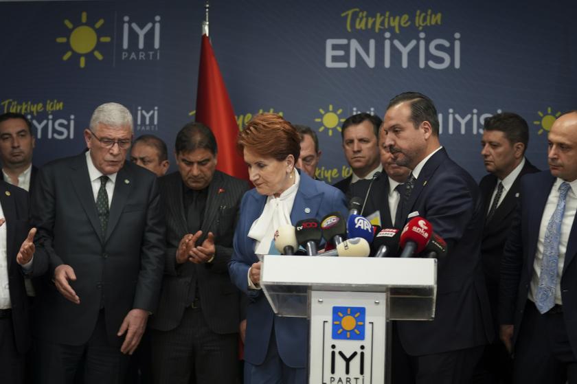 Meral Akşener, olağanüstü kurultaya gitme kararını açıklarken