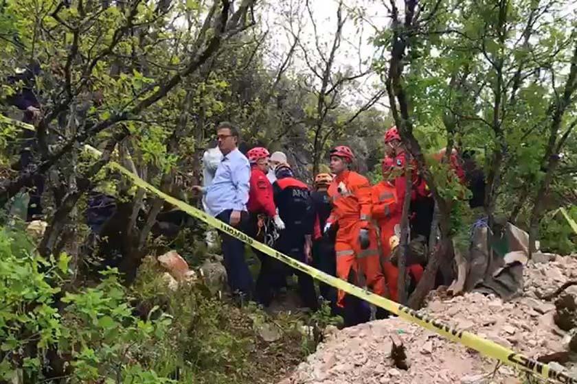 İznik'te define kazarken ölen 3 kişi çıkarılırken