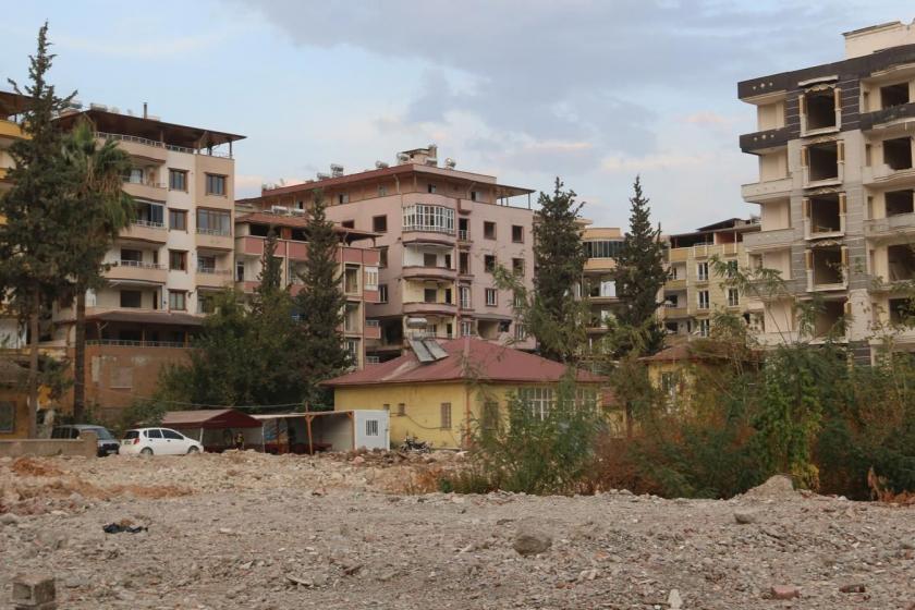 Antep'te yıkılan Mügeler Sitesi'nin boş arazisi 