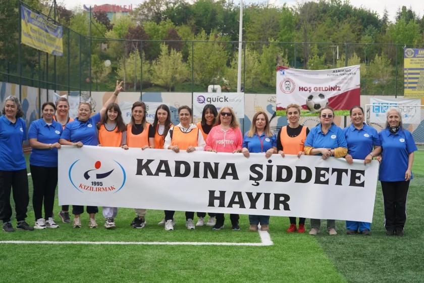 Kızılırmak Yerel Dernekler Federasyonu 28. Bahar Futbol Turnuvası kadına şiddete hayır pankartı 