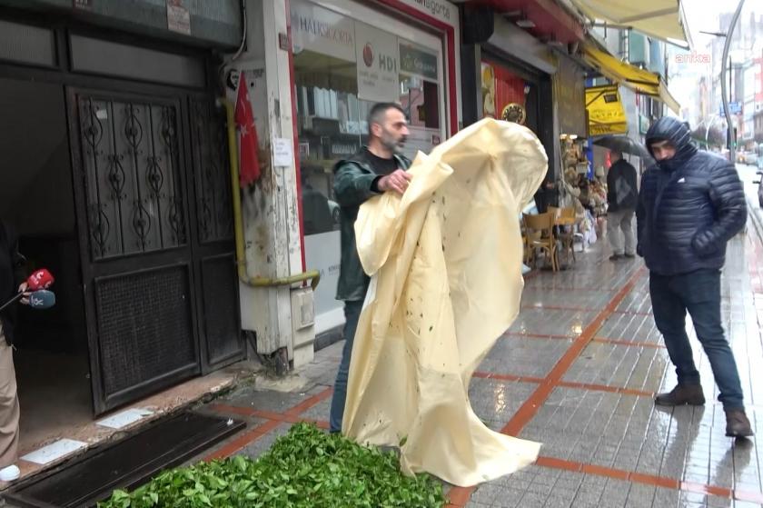 Rize AKP İl Başkanlığı önüne çay döken üretici 