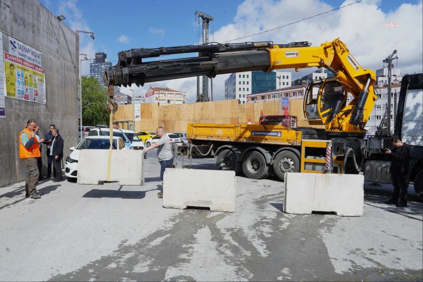 Rezerv yapı alanı girişine konulan beton bariyer