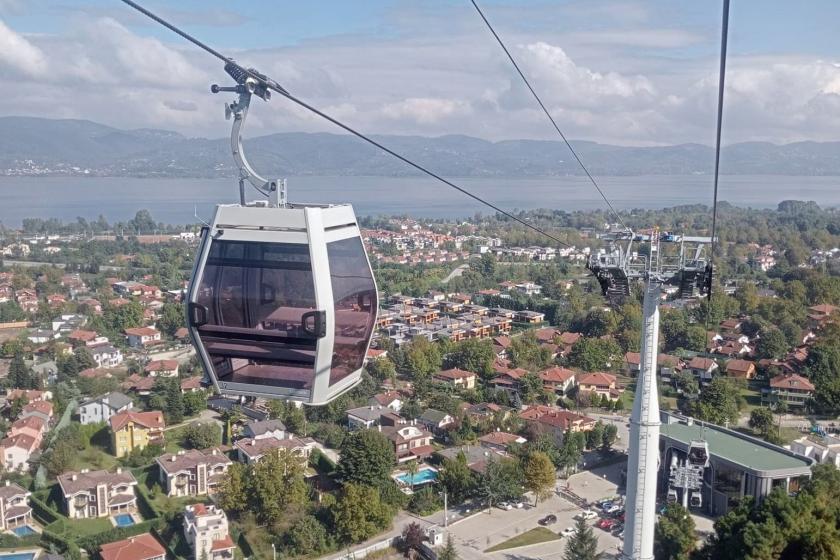 Sapanca'da ruhsatsız teleferik hattına mühür 