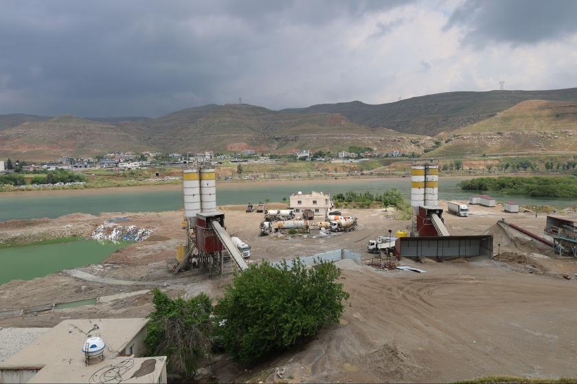 Dicle Nehri kenarındaki kum ocakları