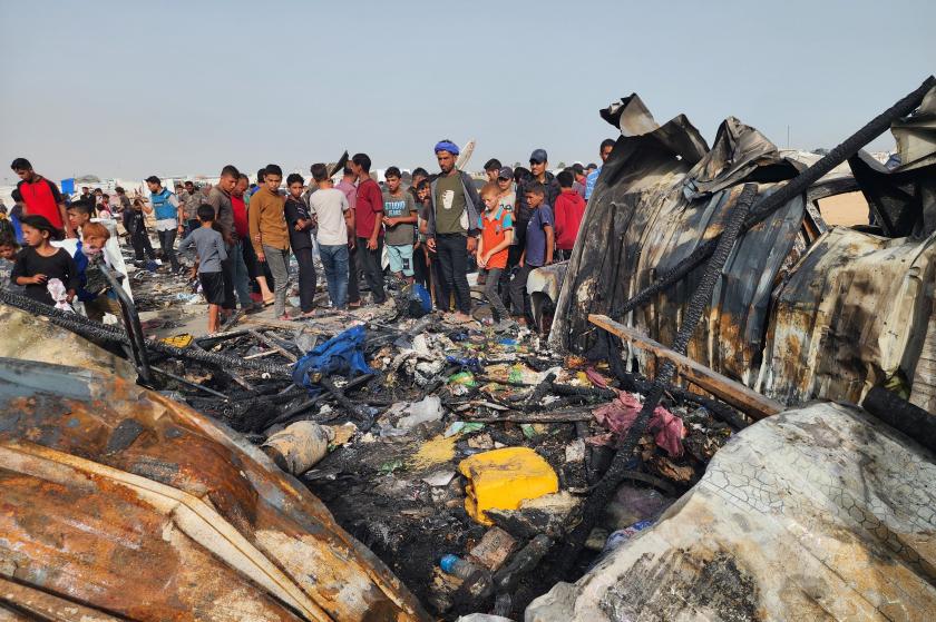 İsrail, Refah ilinin kuzeybatısında yerinden edilmiş Filistinlilerin kaldığı çadır kampı bombaladı 