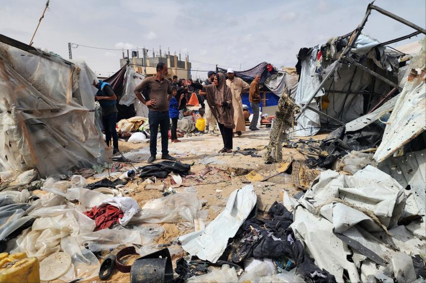 İsrail Refah'taki çadır kampı bombaladı