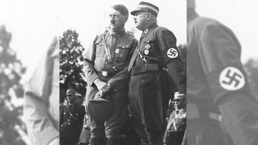 Adolf Hitler ve Ernst Röhm yan yana 