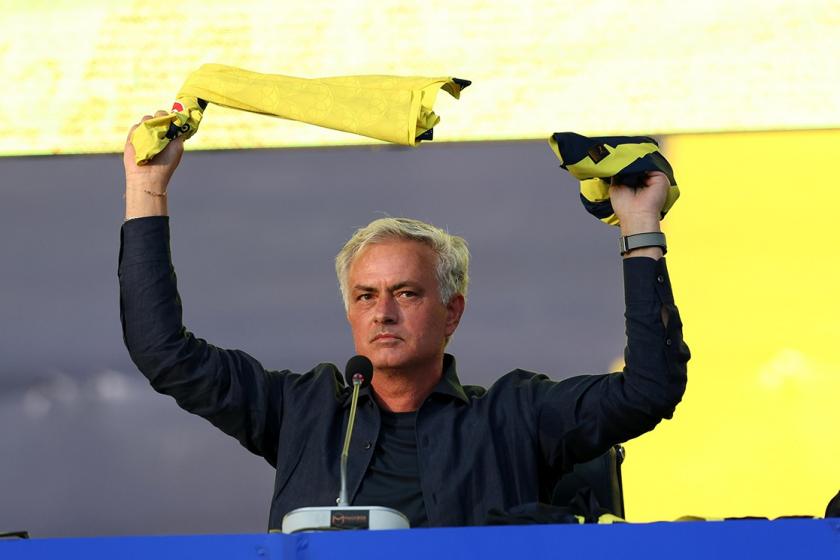 Fenerbahçe, Portekizli teknik direktör Jose Mourinho ile resmi sözleşme imzaladı