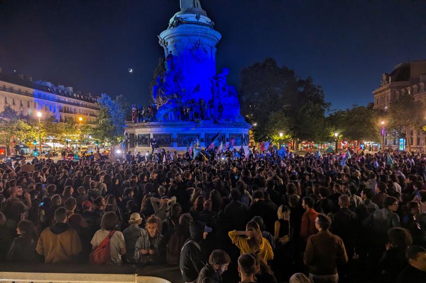 Fransa'da Republique Meydanı'nda aşırı sağcı partiler protesto edildi